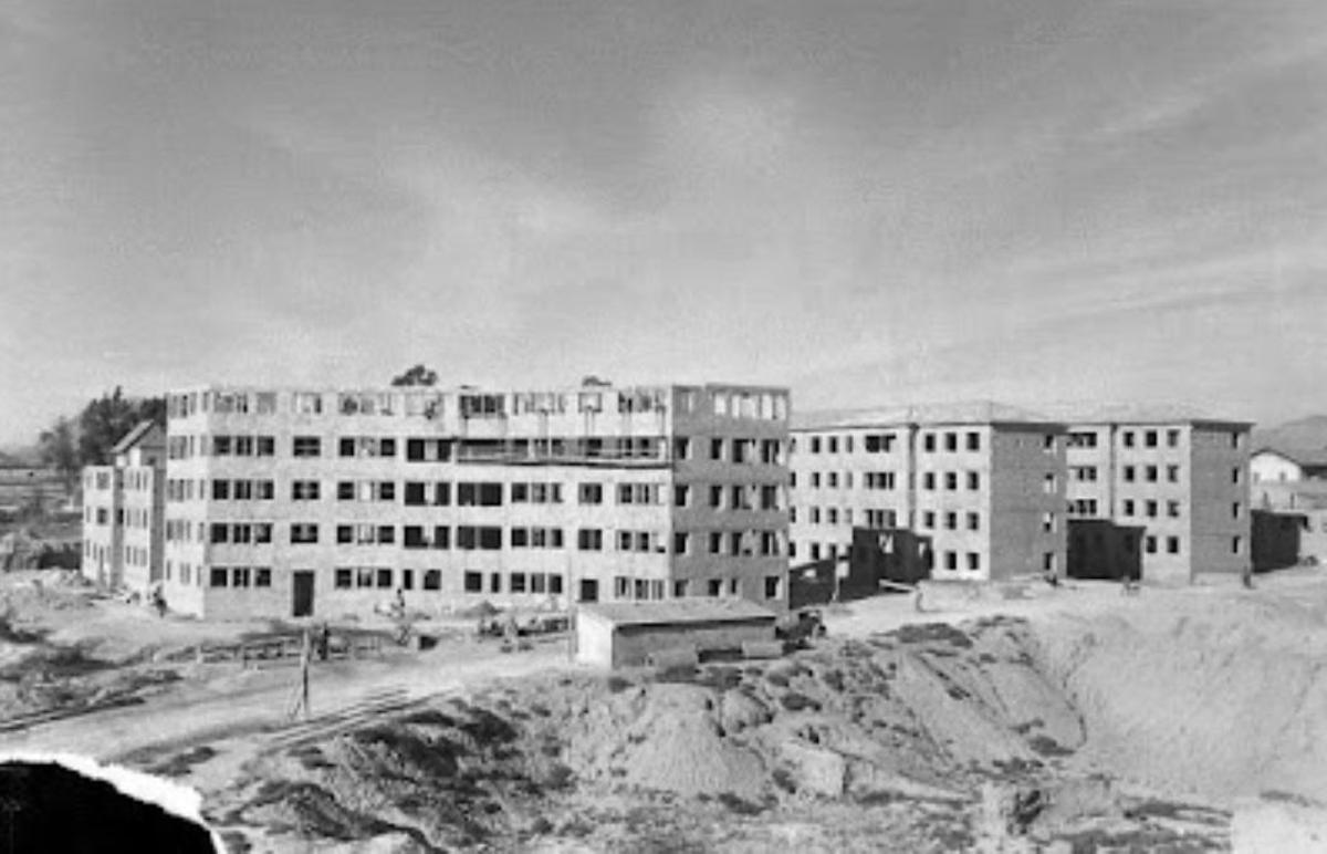 Construcción del barrio Miguel Hernández, antiguo José Antonio.