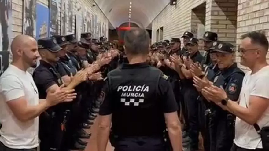 Emotiva despedida al inspector de Policía Local de Murcia, Salvador Celdrán: "Eres la viva imagen del agente vocacional"
