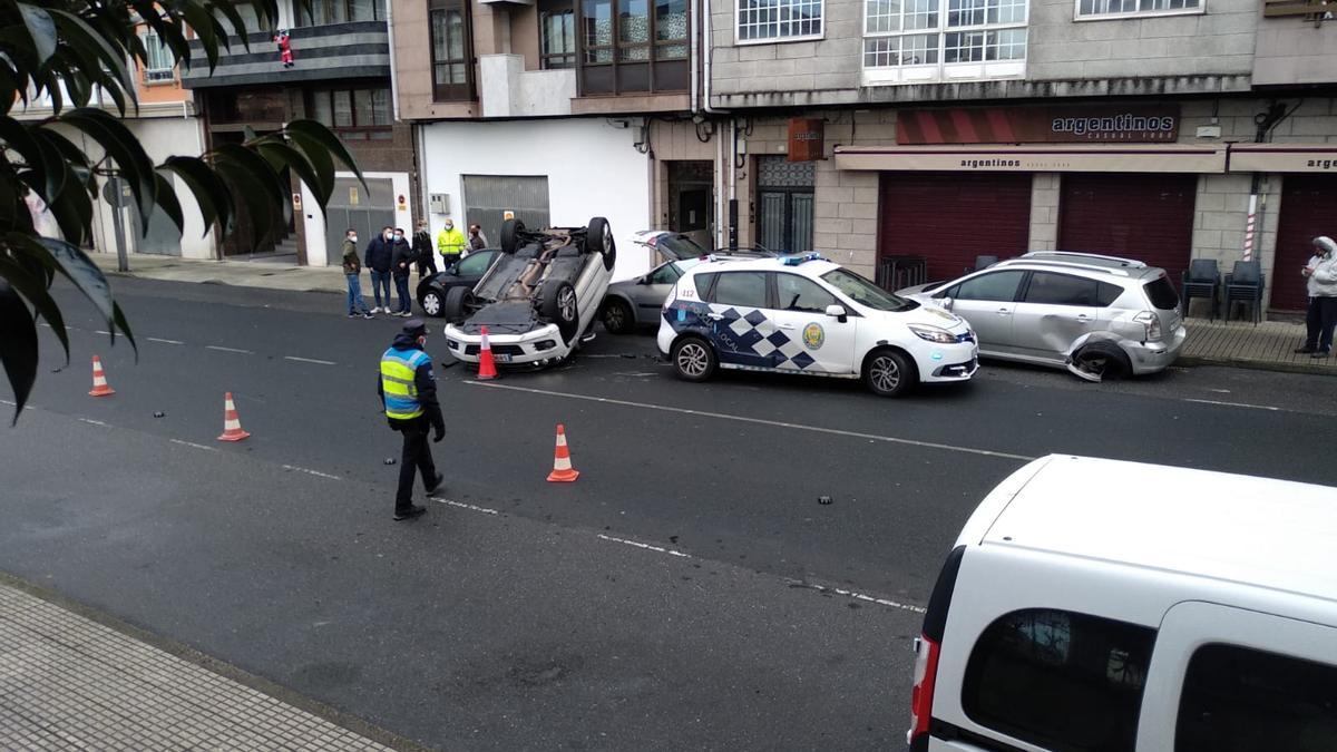 Aparatoso accidente de tráfico en A Estrada