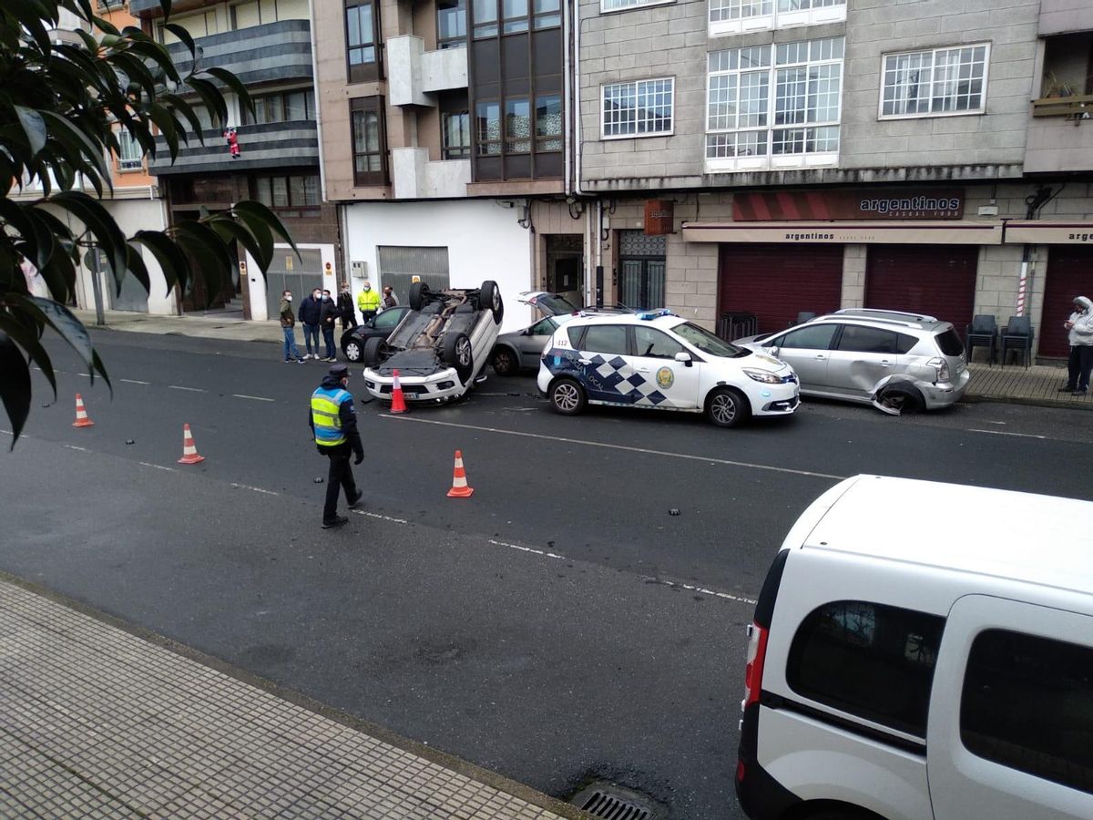 Aparatoso accidente de tráfico en A Estrada