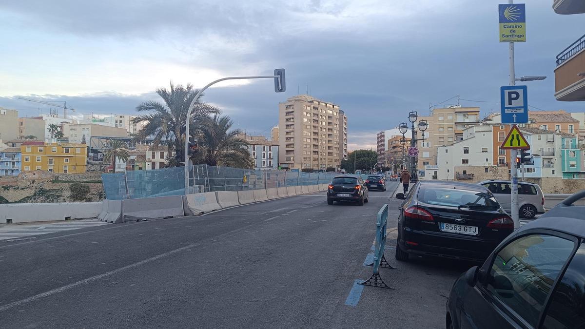 El puente del río Amadorio, que a partir de este martes tendrá solo un carril de circulación