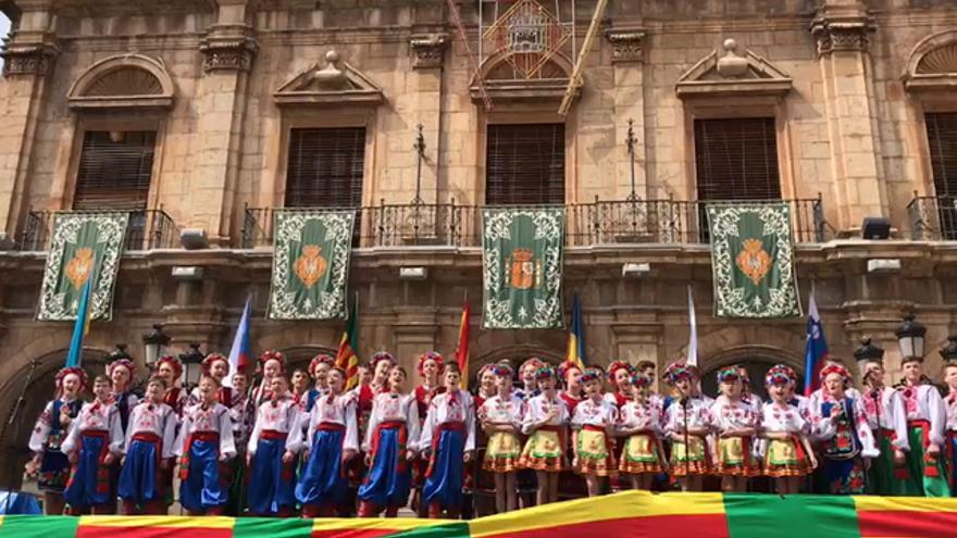 Un conjunto ucraniano canta el 'Magdalena Festa Plena' en la clausura del FAMM!