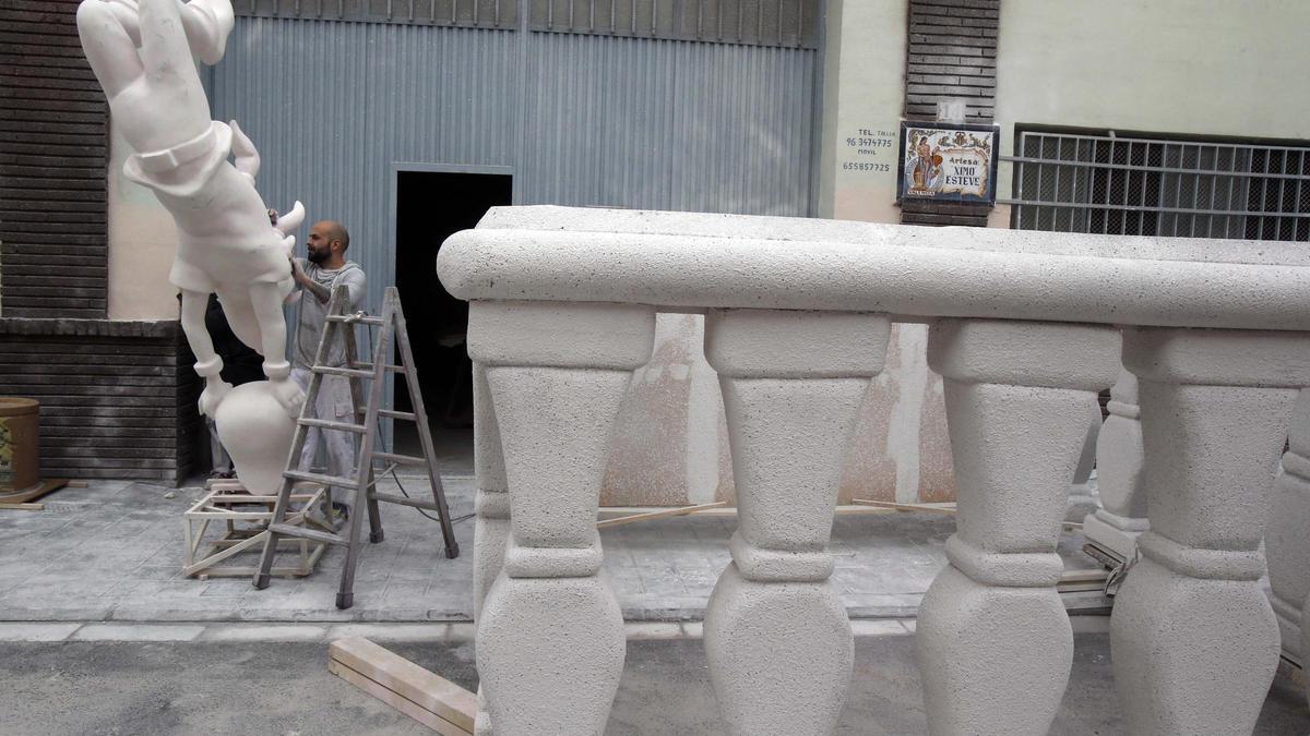 Naves de la Ciudad del Artista Fallero.