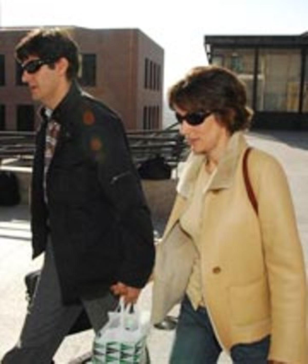 Telma Ortiz i la seva parella, Enrique Martín Llop, ahir a l’entrada dels jutjats de Toledo. Telma Ortiz i la seva parella, Enrique Martín Llop, ahir a l’entrada dels jutjats de Toledo.