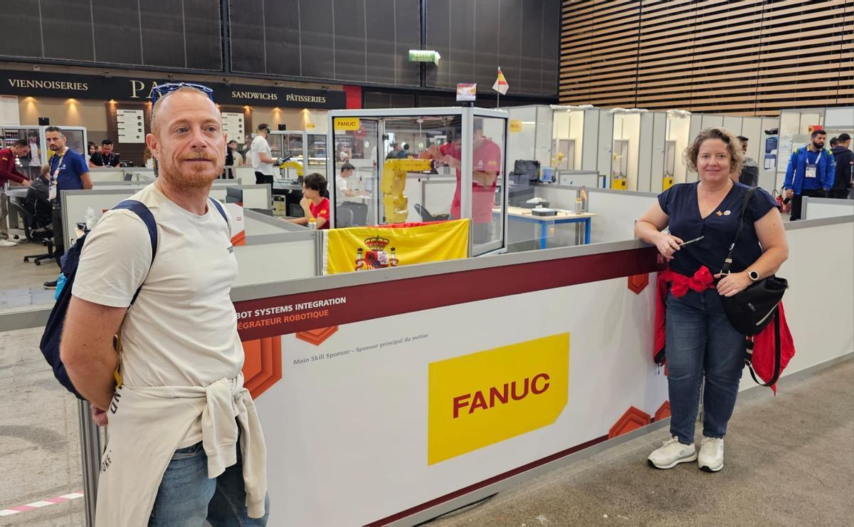 Docentes de apoyo a los participantes en el WorldSkills.