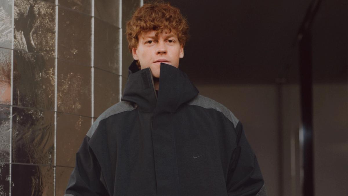 Jannik Sinner con su nueva colección Nike