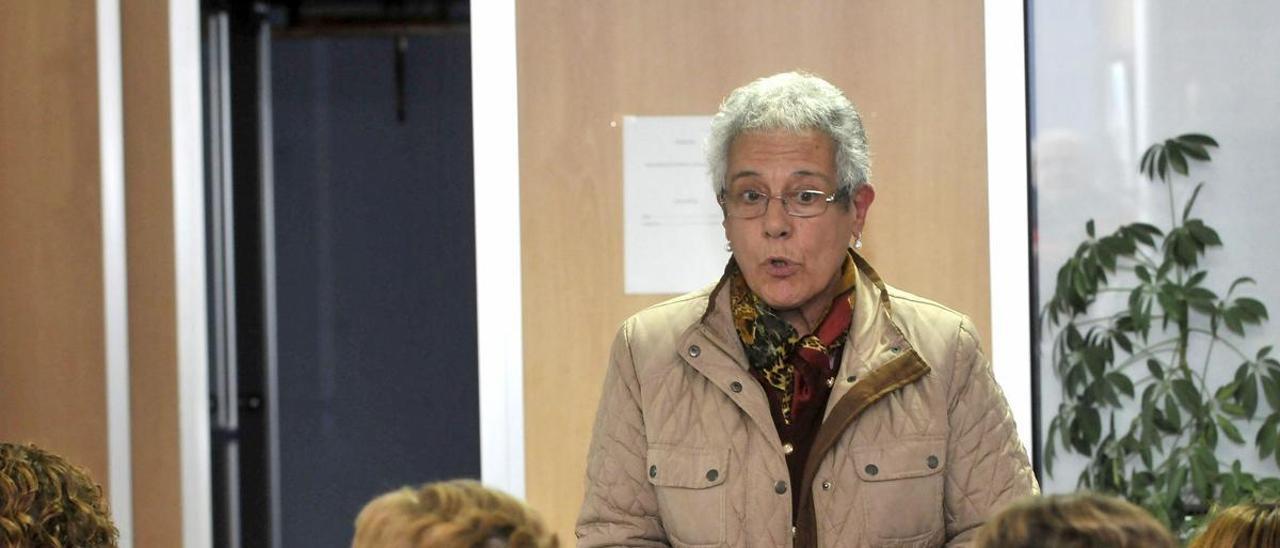 Loli Martínez, profesora jubilada y portavoz del PSOE local, encabeza la  lista socialista a la Alcaldía de Lena - La Nueva España
