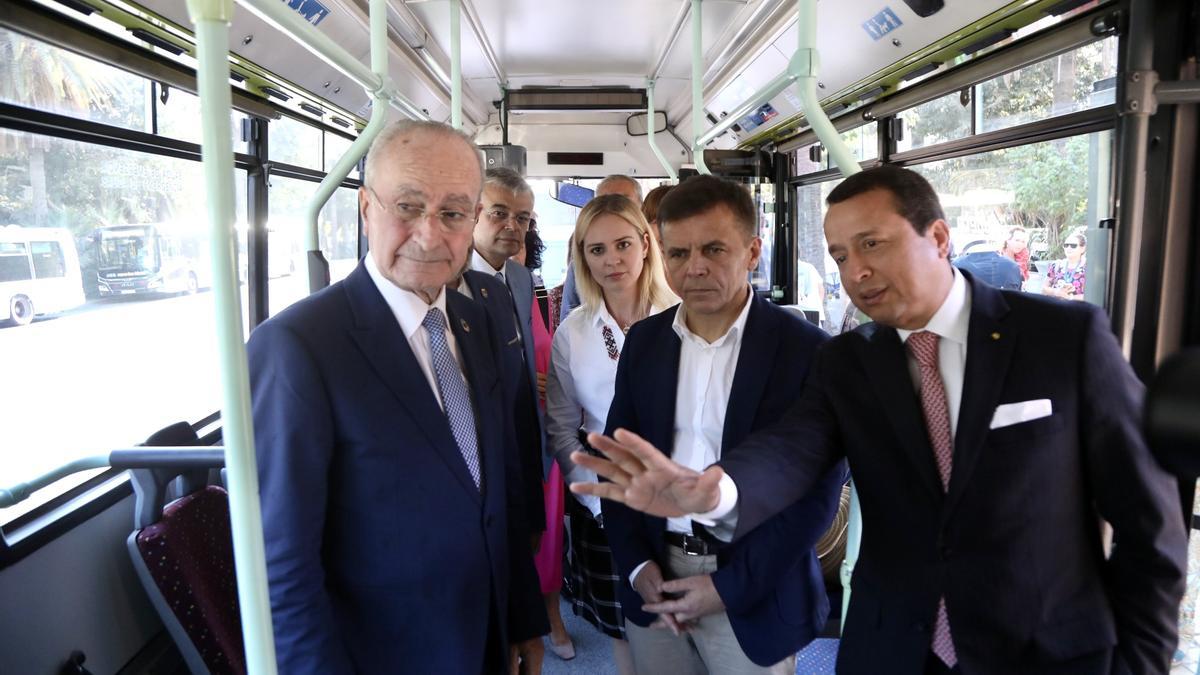 Dos autobuses de la EMT de Málaga viajarán a Ucrania.