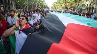 Centenares de personas se manifiestan en Barcelona para pedir el 'fin del genocidio' en Palestina