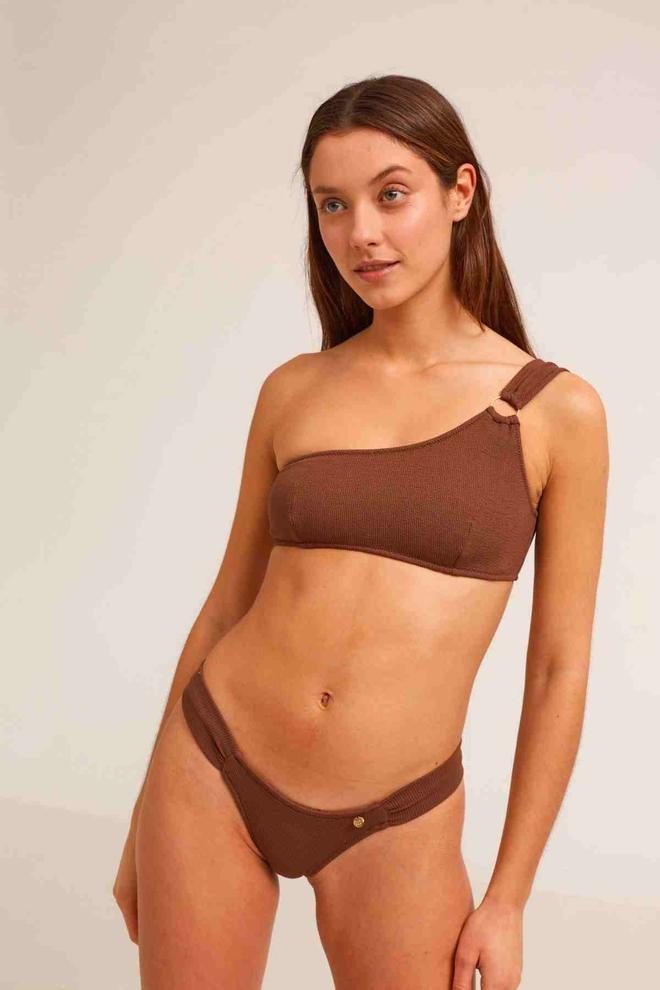 Bikini de top asimétrico y braguita de Bohodot