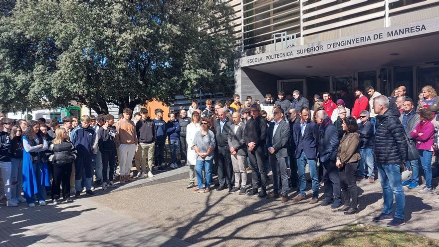 La UPC de Manresa congrega més d&#039;un centenar de persones en el segon minut de silenci en record als geòlegs morts a la mina