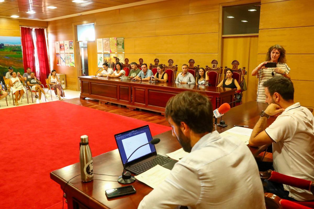 Socios del cuatripartito de Cambados en un pleno.
