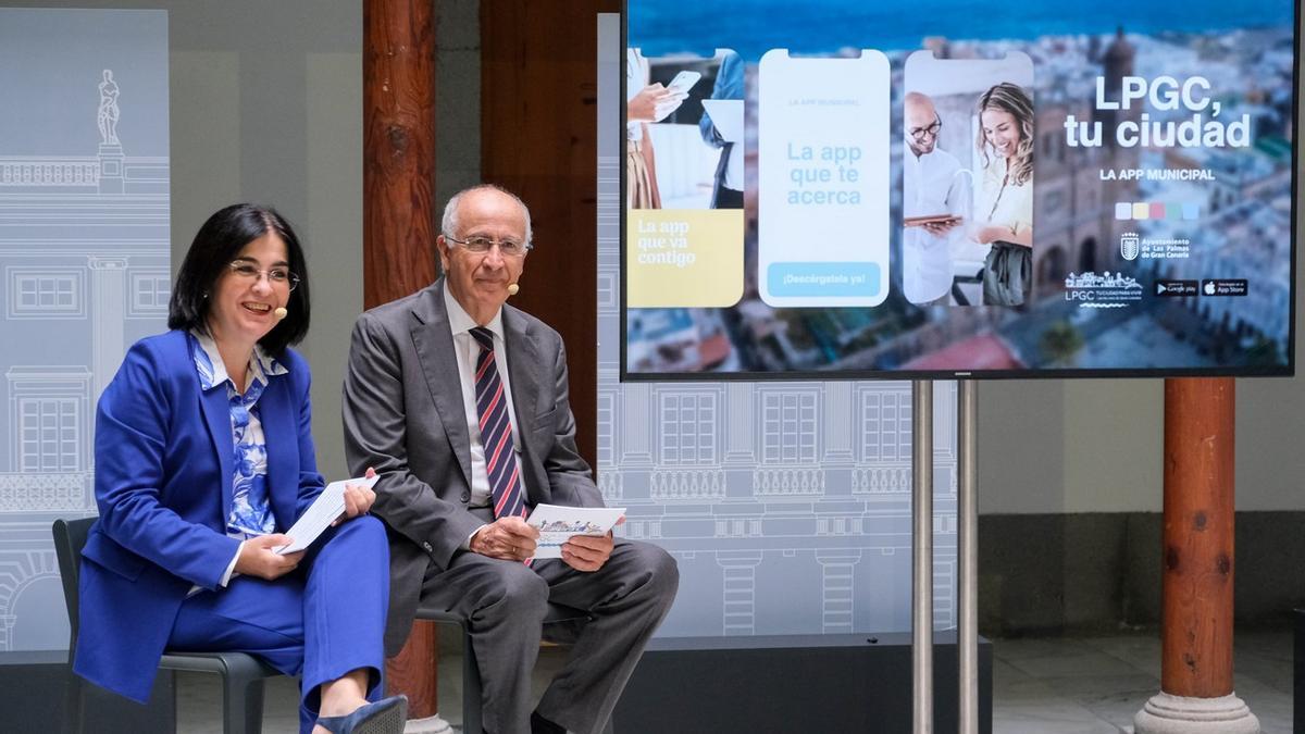 Darias y Spínola presentan la nueva versión de la app LPGC Tu Ciudad.