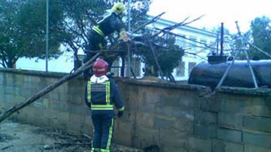 El temporal provoca inundaciones en calles y viviendas de Zafra y Don Benito