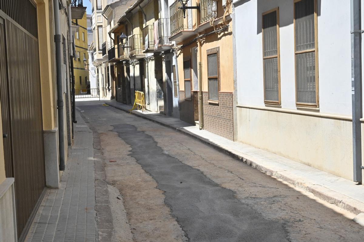 Los operarios ya han tapado las obras de la calle Virgen de la Luz, en la Vila, que hasta hace unos días estaba levantada.