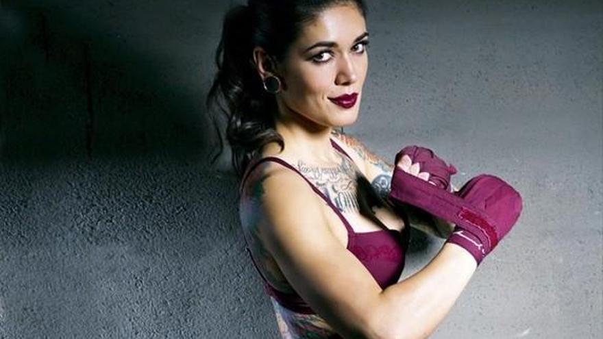 La tatuadora de boxeadores Carolli Dilli, en &#039;Interviú&#039;