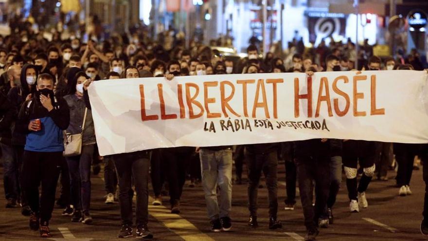 Milers de persones es manifesten al centre de Barcelona en contra de l&#039;empresonament de Hasél