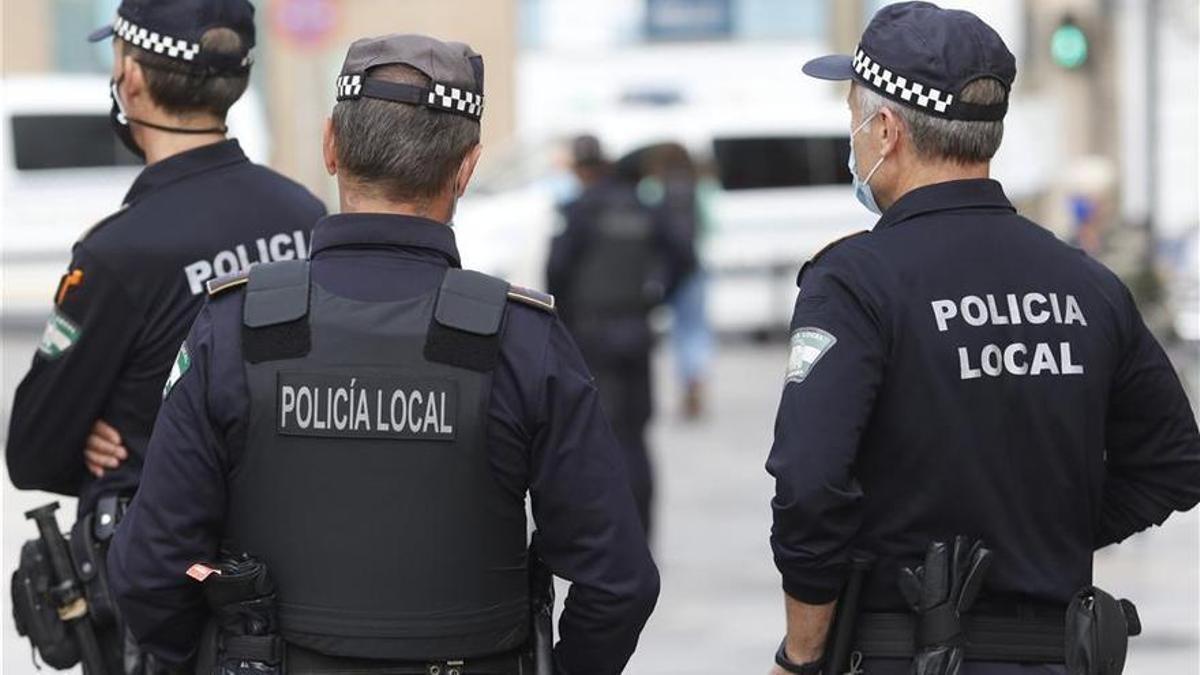 Patrulla de la policía local de Córdoba, en una imagen de archivo.