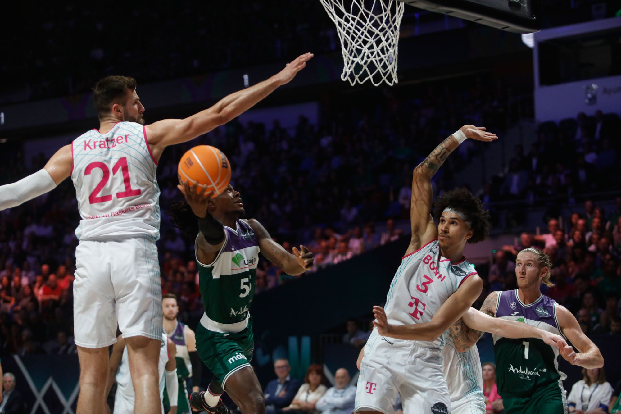 El Unicaja - Telekom Bonn, semifinal de la BCL, en imágenes