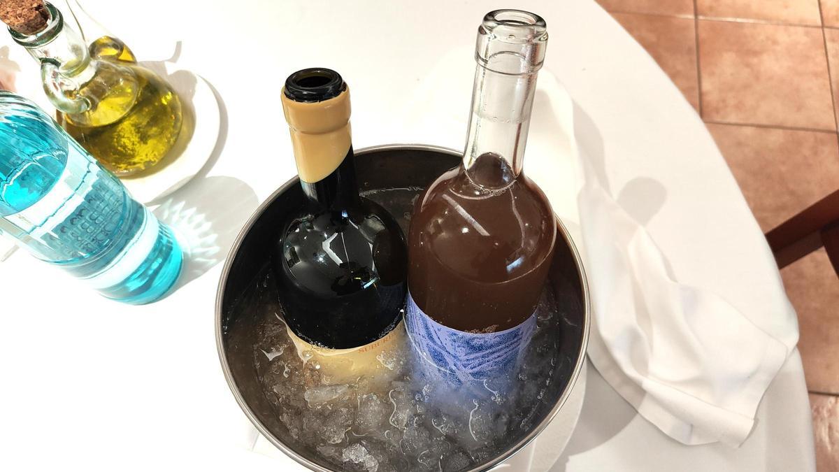 Los vinos de Rabassaires, en el restaurante Can Feu, en Sabadell.