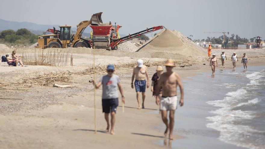 Gil insta a «seguir el paso de la Fiscalía» y denunciar la extracción en las playas