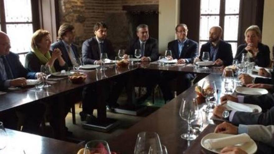 Comida de Sánchez y Barreiro con los empresarios, ayer.