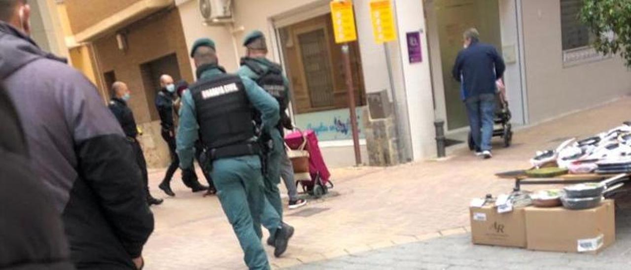 La Guardia Civil busca al hombre que intentó robar el dinero del banco de una sucursal en Albatera