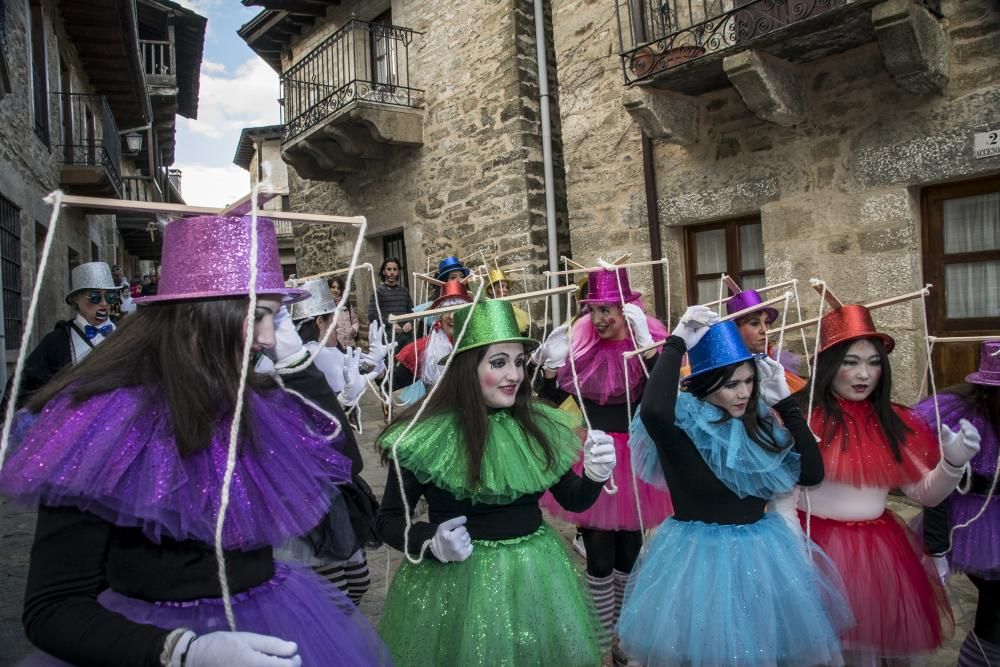 Desfile de carnaval en Puebla de Sanabria.