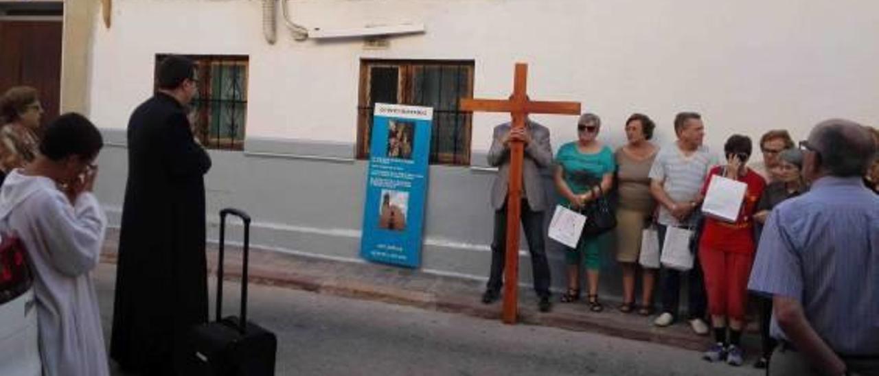 El cura de Quartell emula a Cañizares en el desagravio a la Virgen