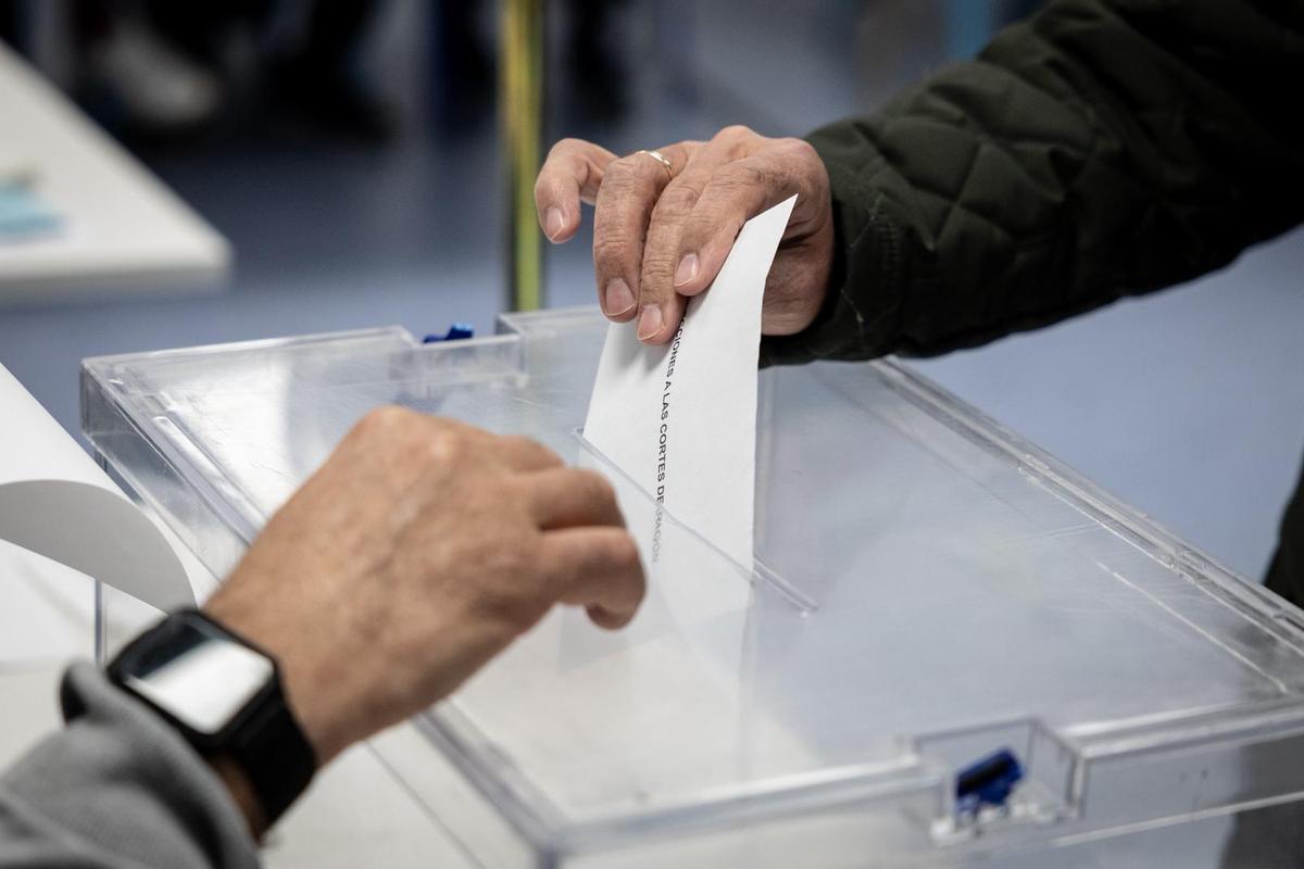En imágenes | Así transcurre la jornada electoral en Aragón