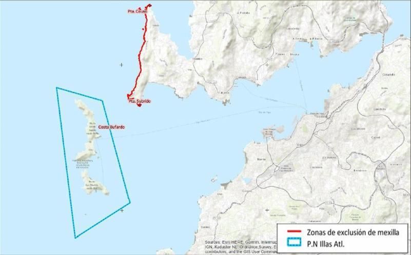 En rojo, las zonas de exclusión de Bueu: en Udra, Lagos y el archipiélago de Ons. |   // C.M.