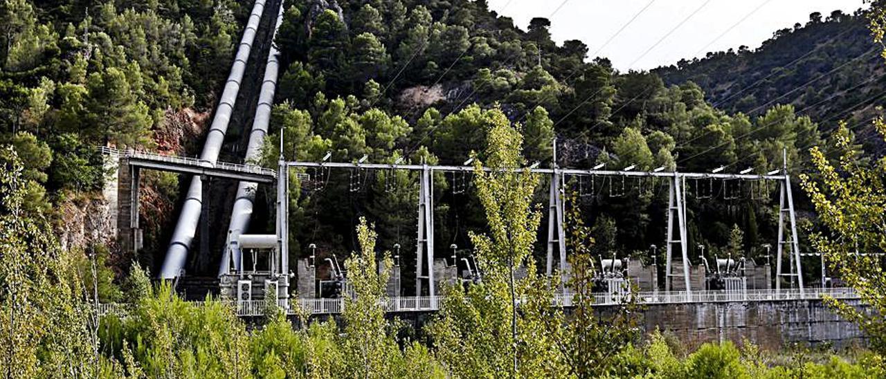 Embalse de Bolarque, puerta de arranque del trasvase. | PILAR CORTÉS