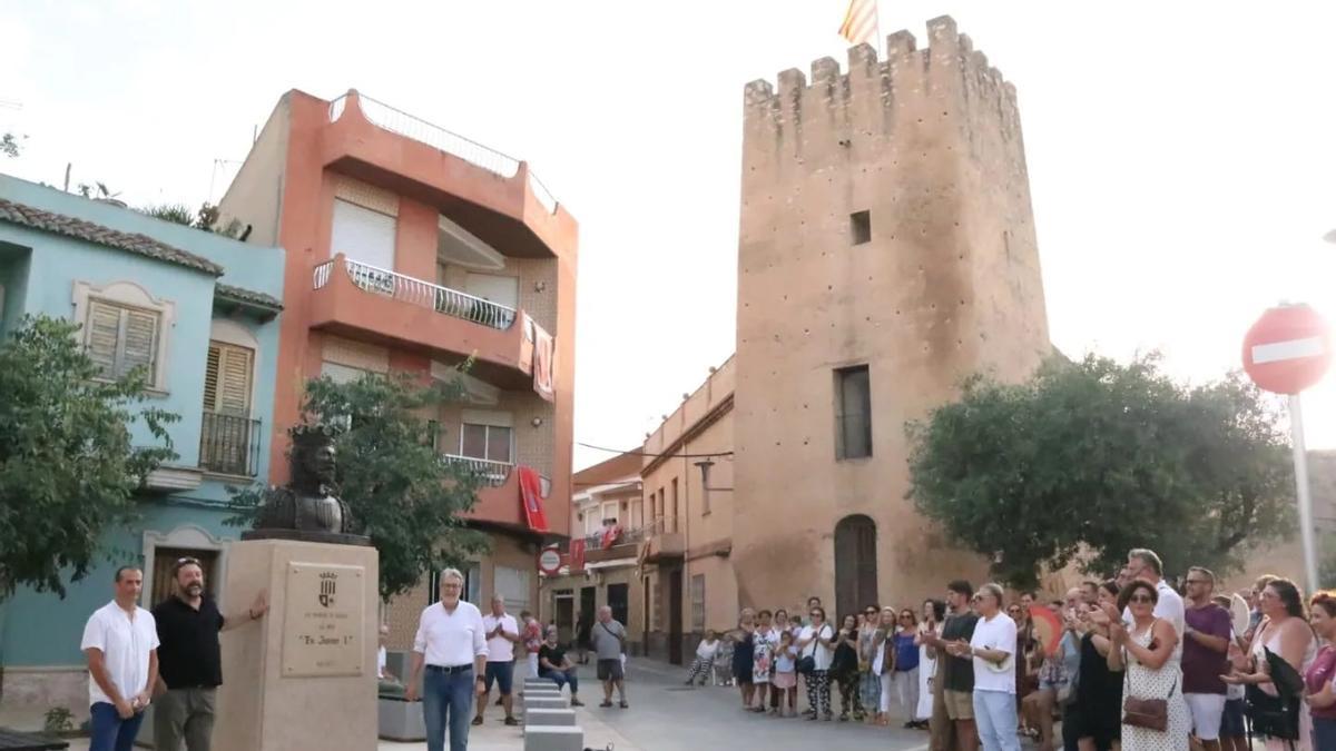 Imagen de la inauguración del busto de Jaume I.