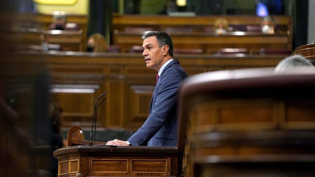 El presidente del Gobierno, Pedro Sánchez, durante su intervención en el pleno del Congreso para informar del último Consejo Europeo, este 10 de noviembre de 2011.