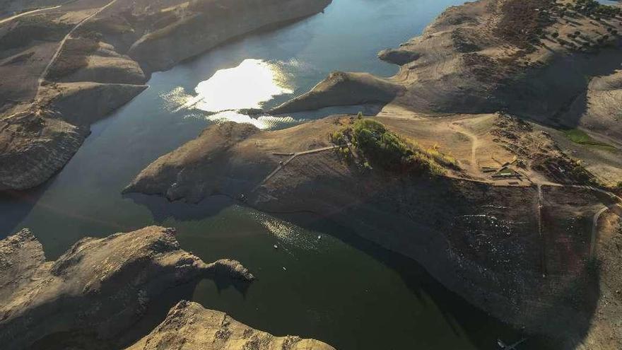 Sequía en el embalse del Esla. Ramal donde se sitúa la toma que abastece a Palacios y Andavías.