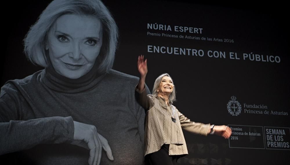 Acto de Nuria Espert, premio "Princesa de Asturias" de las Artes, en el teatro Jovellanos