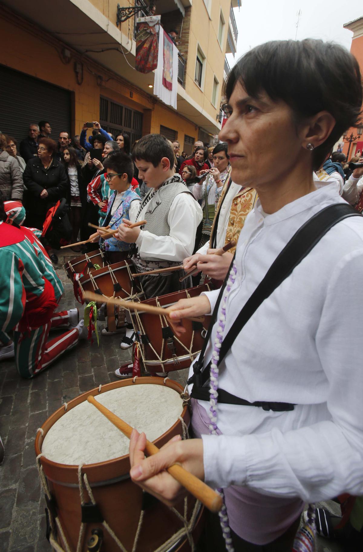 El tabal marca el ritmo de la Festa.