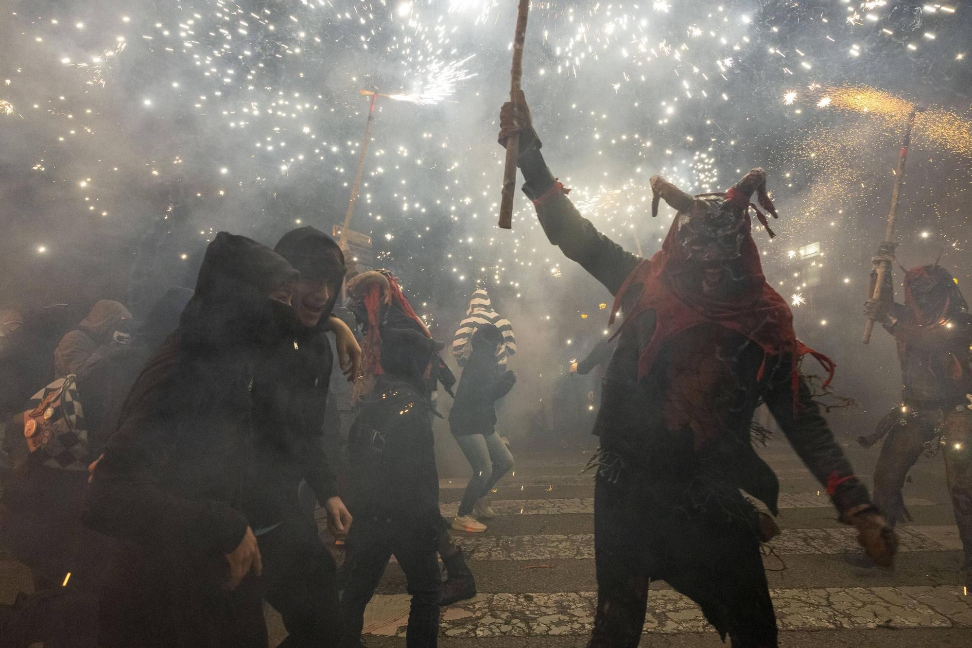 Höllenspektakel zum Abschluss des Stadtfestes von Palma auf Mallorca