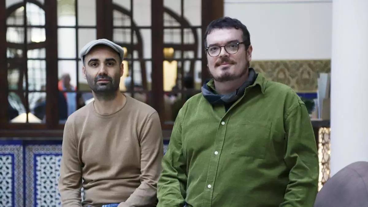 Jesús Mesas Silva y el aragonés Javier Andrés Roig, los guionistas de 'El cuco de cristal'.