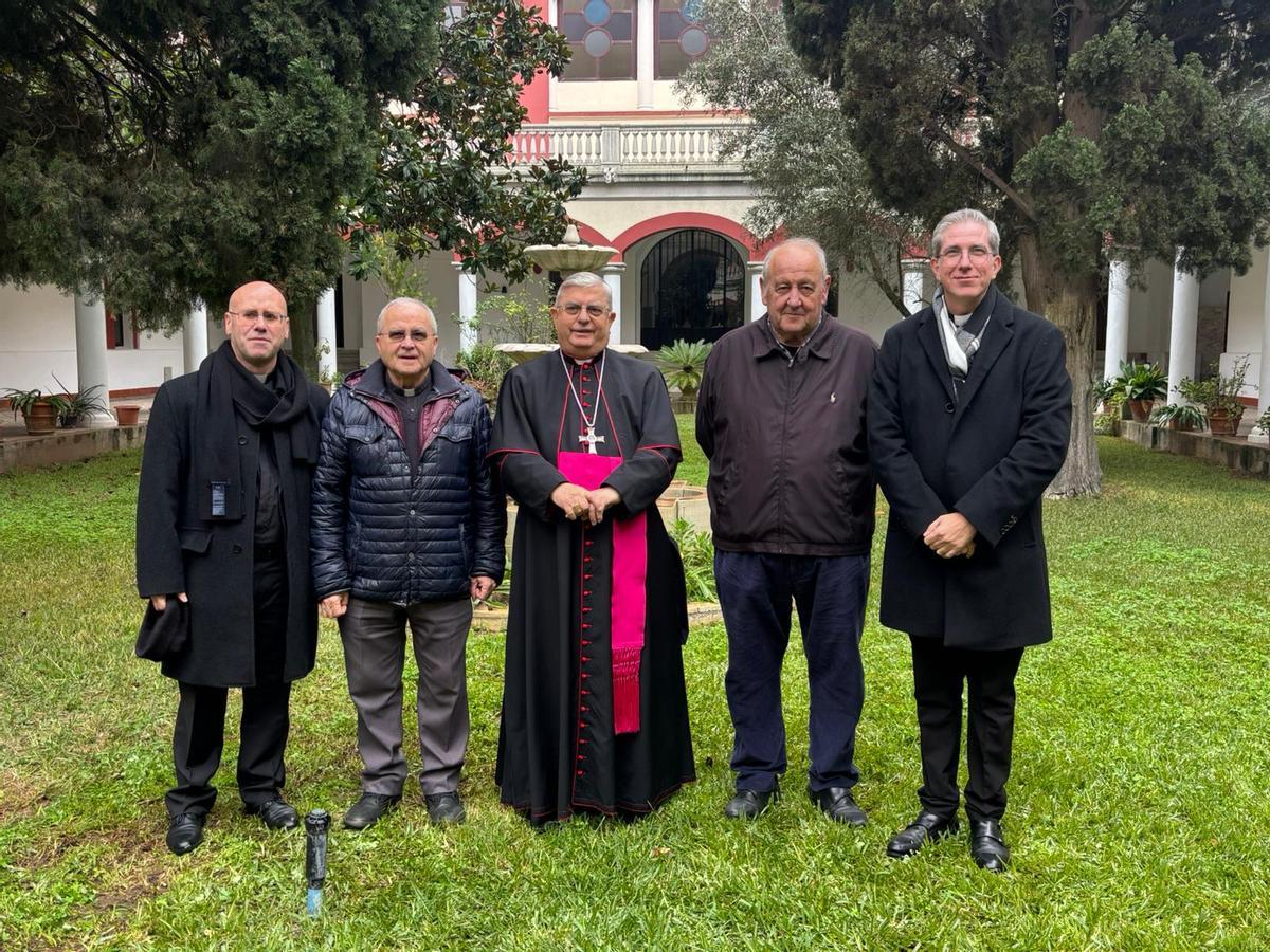 De izquierda a derecha: Carlos Torres, Manuel Redondo, José Rodríguez Carballo, Manuel Malagón e José Ignacio Pérez en el seminario de Badajoz.