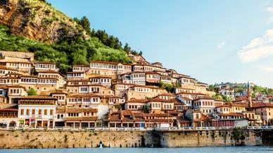 5 ciudades imprescindibles en el país más barato de Europa para viajar