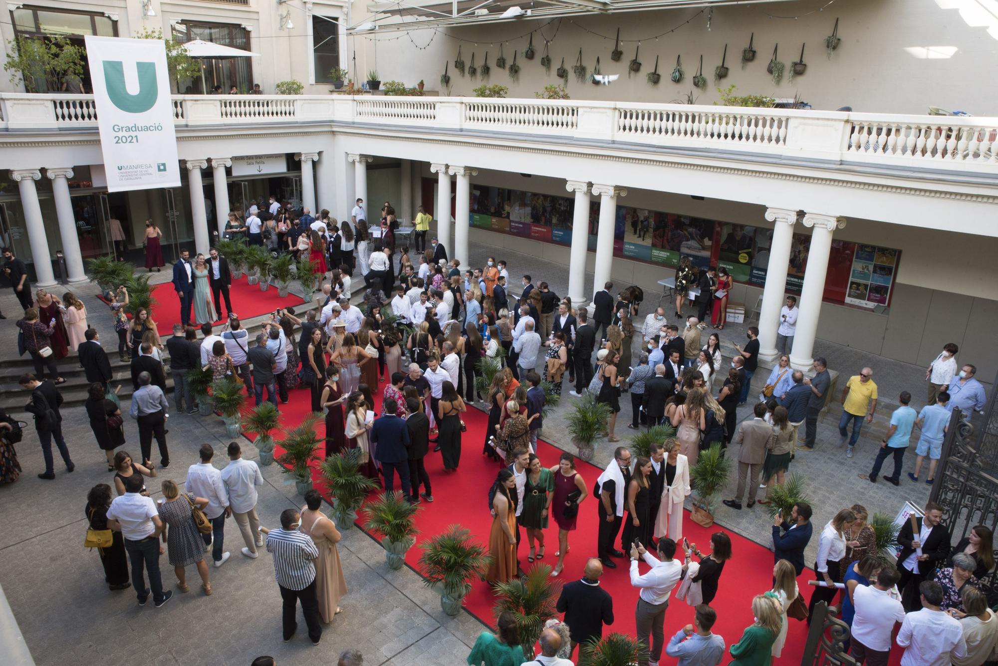 Acte de graduació de la promoció més nombrosa de la FUB dels darrers set anys