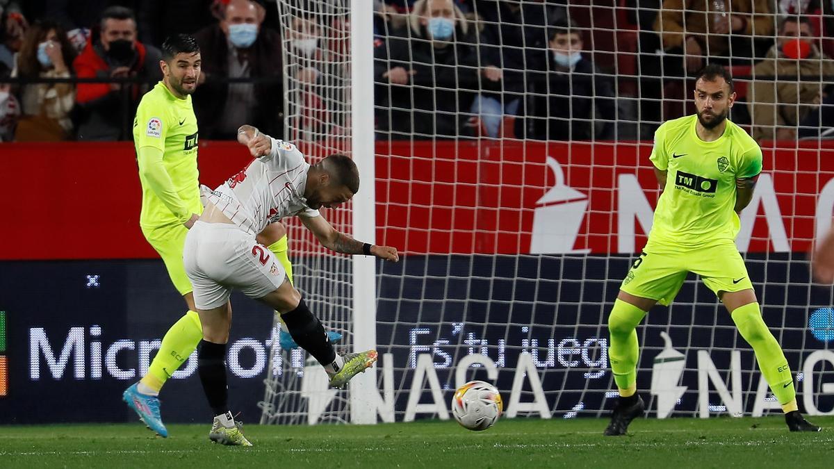 El Sevilla se impuso por 2-0 al Elche.