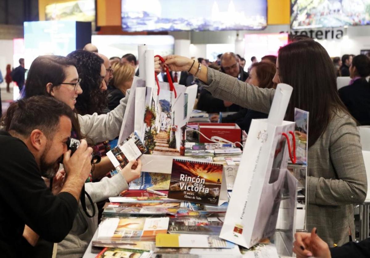 Inauguración de los pabellones de Andalucía y Málaga en Fitur.