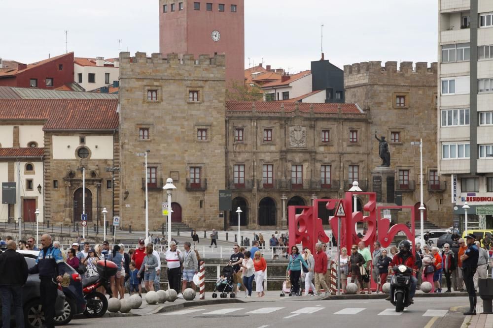 Desembarco de cruceristas extranjeros en Gijón