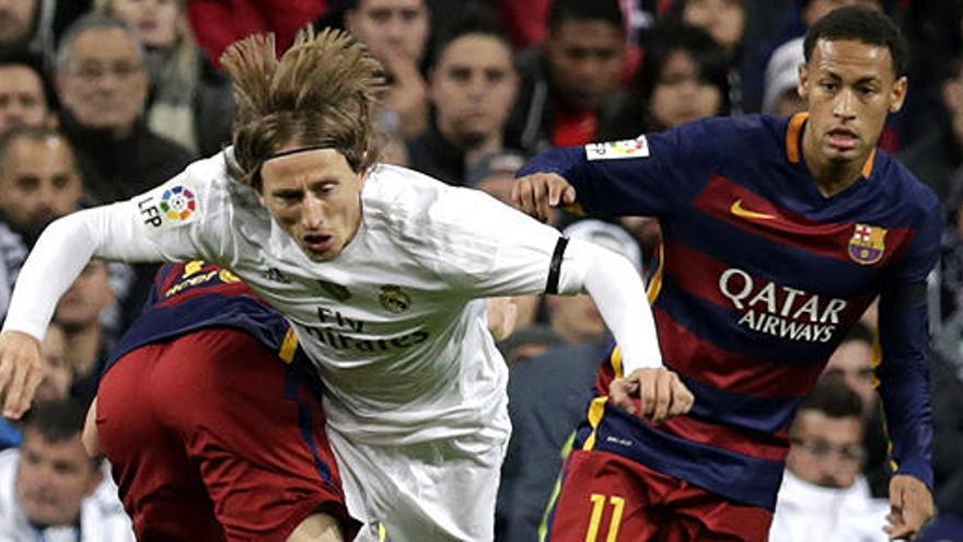 Modric y Neymar, en un Madrid-Barcelona del pasado año.