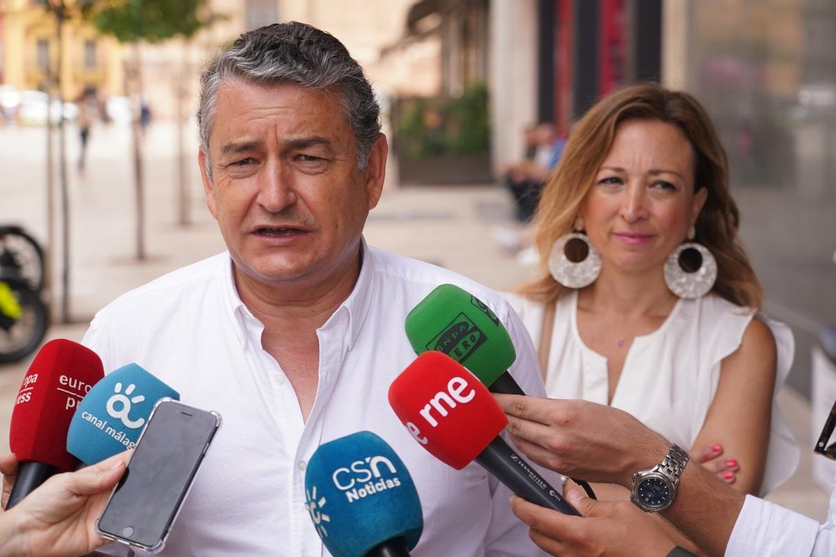El consejero de la Presidencia, Antonio Sanz, este miércoles en Málaga en declaraciones a los medios de comunicación.