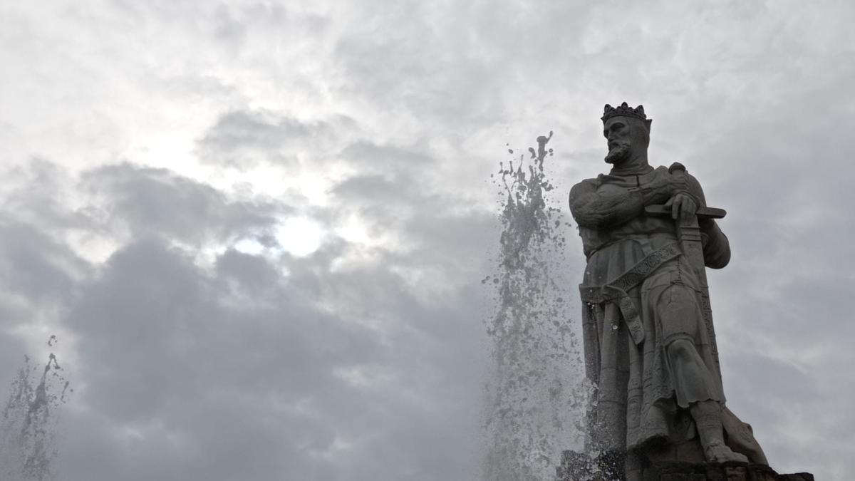 Cielo nuboso en Zaragoza, este viernes