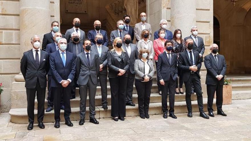 Foto de familia de los participantes en la firma del acuerdo para la entrada de los nuevos accionistas en TIM. | SERVICIO ESPECIAL