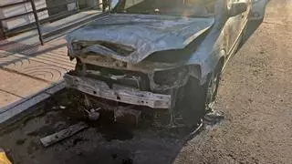 Incendian 10 coches esta madrugada en tres barrios Badajoz: la Policía Nacional busca a los autores